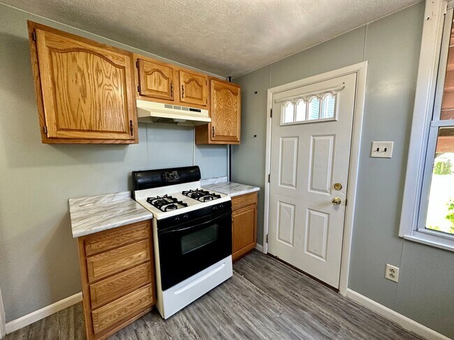 Building Photo - 817 N Sheridan Ave