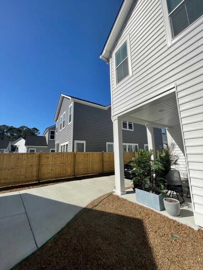 Building Photo - Spacious Johns Island Single Family Home