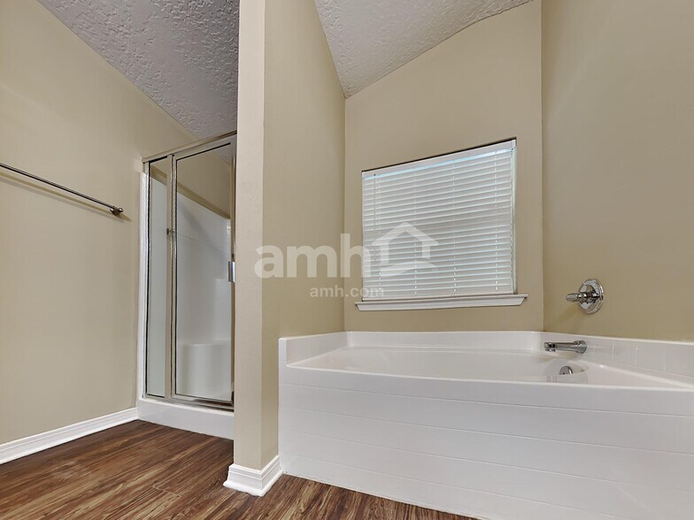 Building Photo - 2091 Cherokee Cove Trl