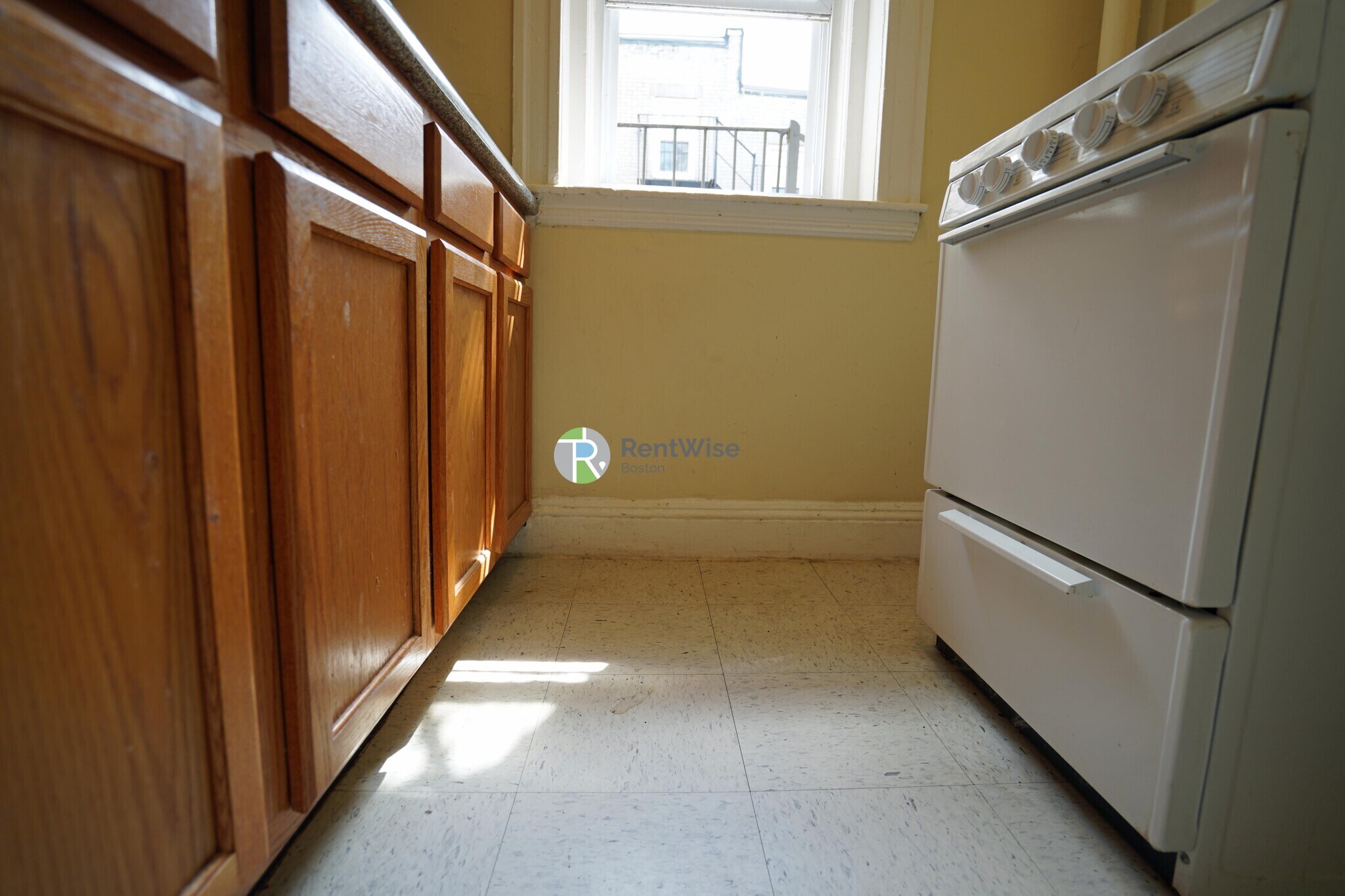Building Photo - 221 Kelton St
