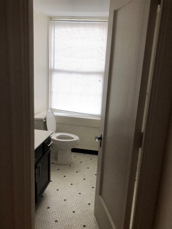 Building Photo - 1 W 28th St