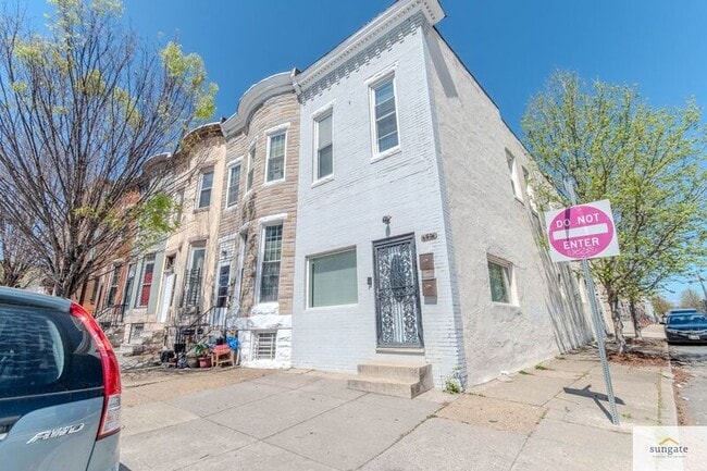 Building Photo - 2608 E Fayette St