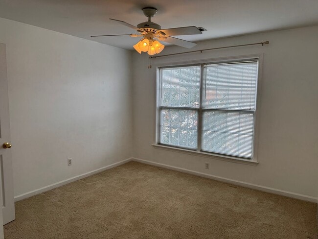 Building Photo - 3BR Townhome in Brentwood