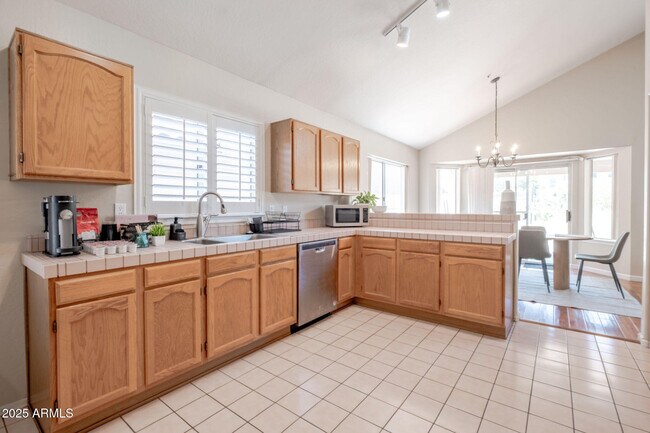 Building Photo - 8842 E Palm Ridge Dr