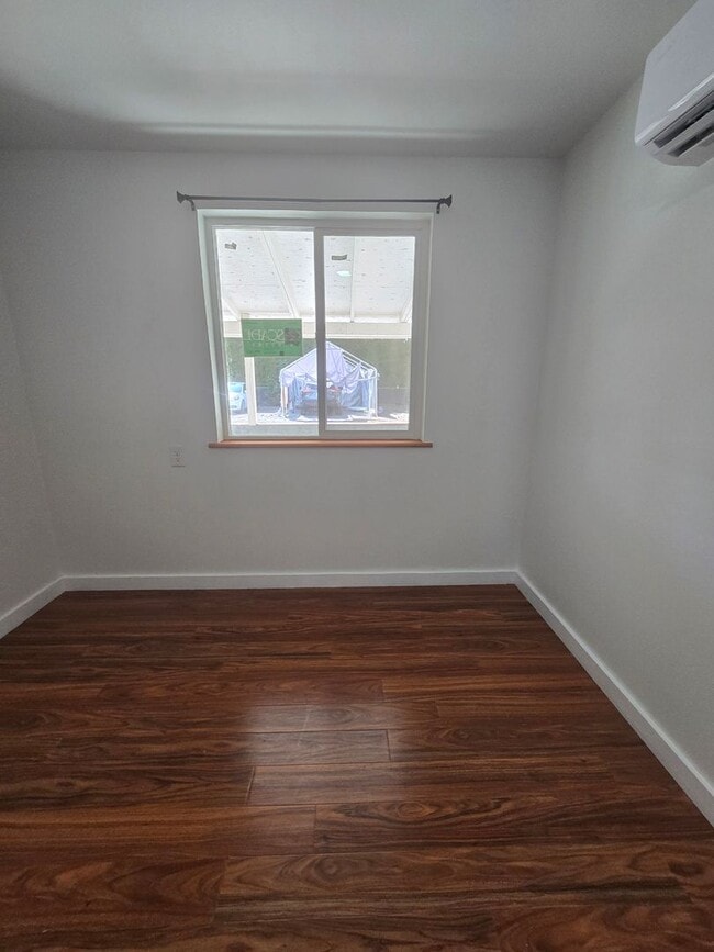 Building Photo - Beautiful 2Bedroom Home Available Now!