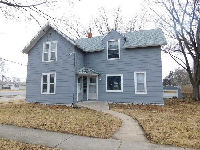 Primary Photo - 310 8th Ave
