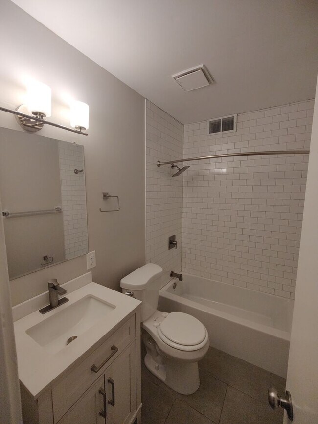 Building Photo - 2220 S 9th St