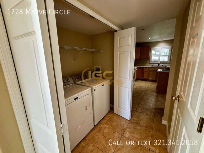 Building Photo - 1728 Maeve Cir