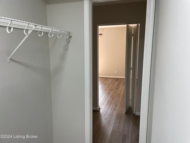 Building Photo - 1002 La Fontenay Ct