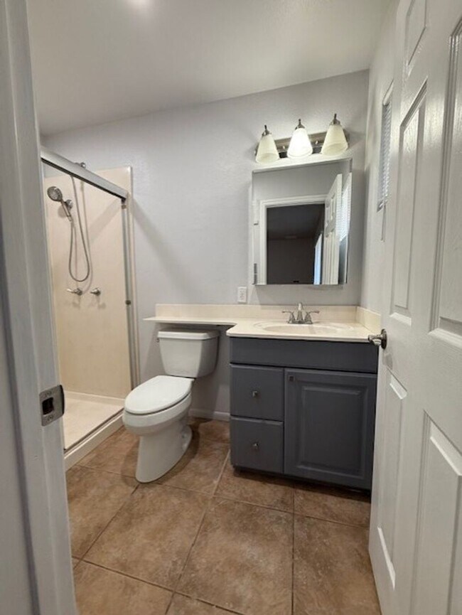Building Photo - Spacious and newly remodeled 4 Bedroom wit...