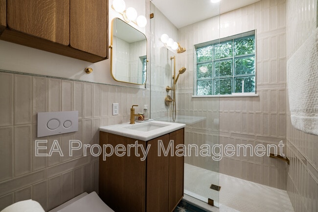 Building Photo - 520 San Pasquale Ave SW