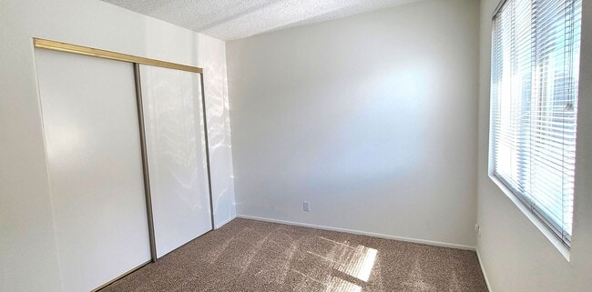 Building Photo - Townhome - 3 bedrooms + 2.5 bathrooms.  AV...