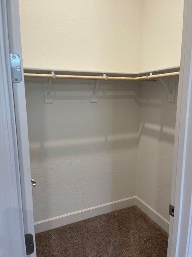 Building Photo - Fabulous Single Level 4 Bedroom in 95757
