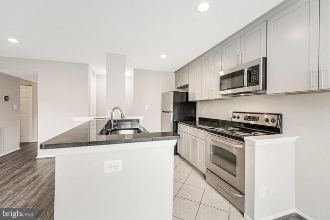 Building Photo - 1719 Ascot Way