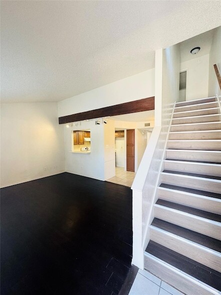 Building Photo - 1318 Bluffview Dr
