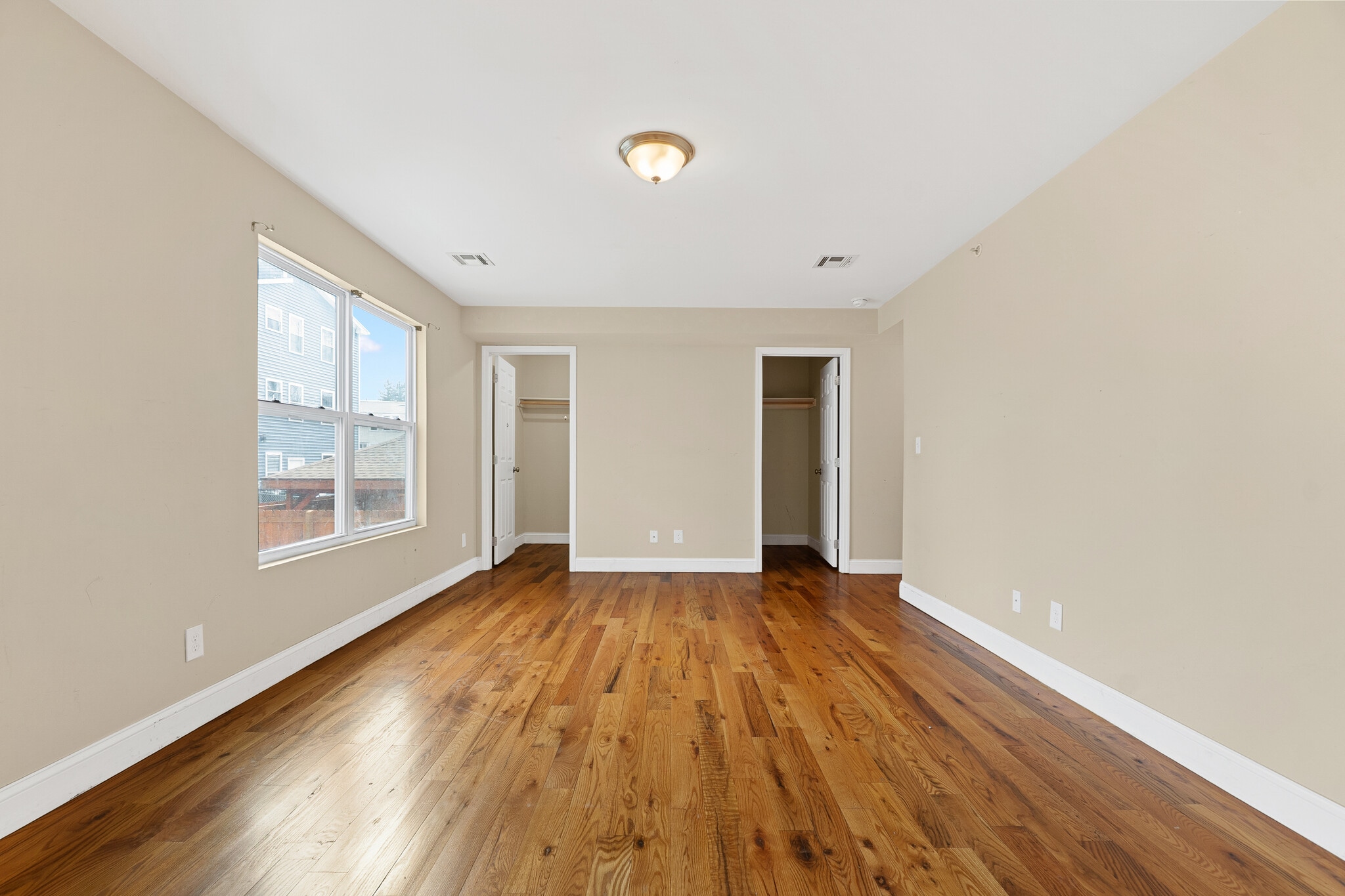 Building Photo - 270 S 20th St
