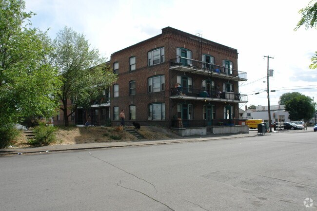 Building Photo - Center Court Apartments