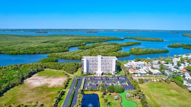 Building Photo - 5059 N Hwy A1A