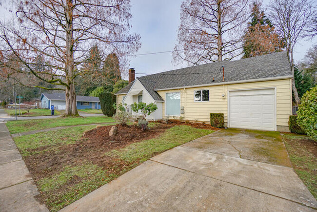 Building Photo - FOUR BEDROOM HOUSE IN CAMAS