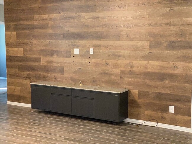 Building Photo - 210 Emory Birch