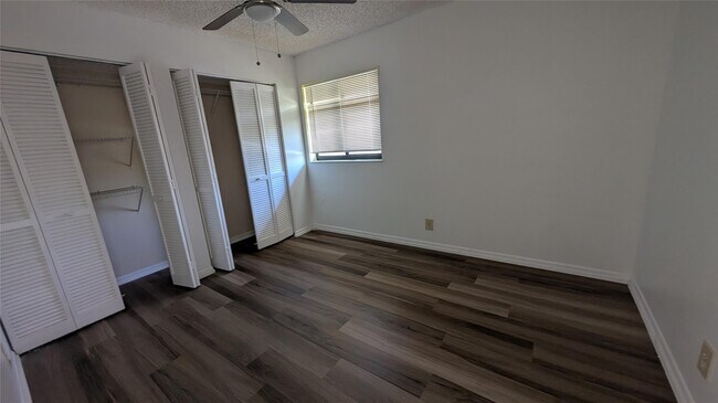 Building Photo - 2372 NW 39th Ave