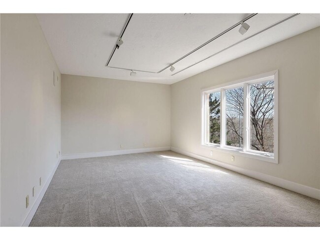 Building Photo - 1830 Eagle Ridge Dr