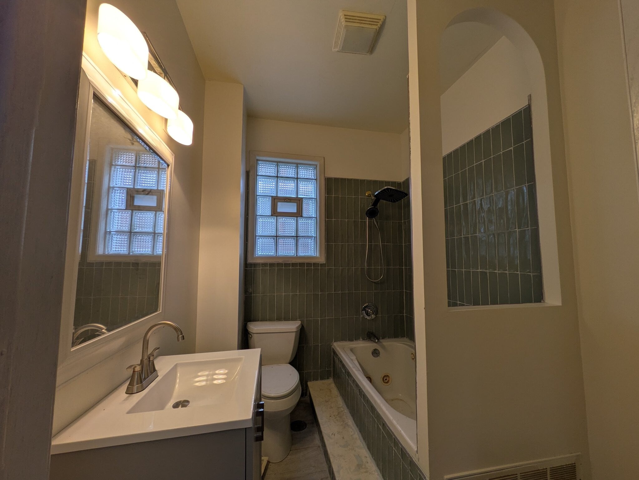 Building Photo - 1934 W 21st Pl