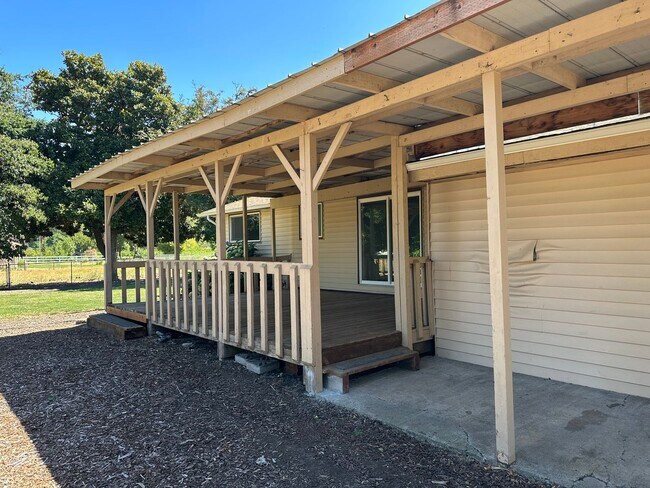 Building Photo - 4 bedroom, 1 bath Country Home for rent!  MOVE IN SPECIAL!