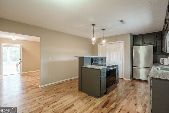 Building Photo - 1181 Glades Rd