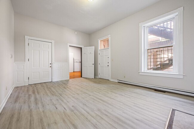 Building Photo - 818 W Franklin St