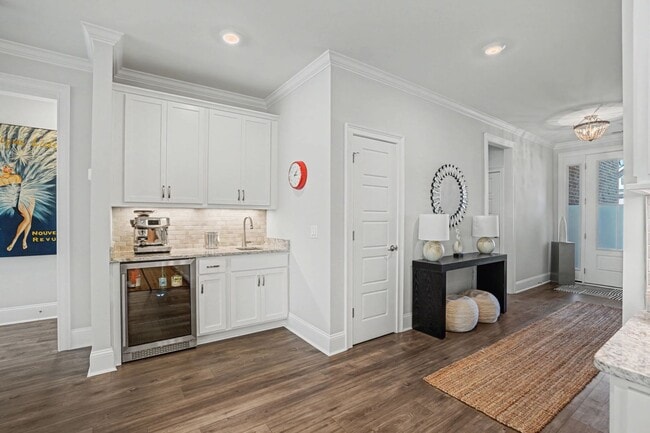 Building Photo - 3 BED | 3.5 BATHS | TWO CAR GARAGE | HERB RIVER | FURNISHED TOWNHOME