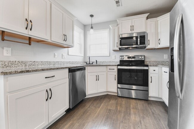 Building Photo - Pet Friendly Four Bedroom with Basement!