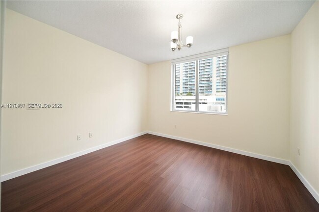 Building Photo - 1060 Brickell Ave