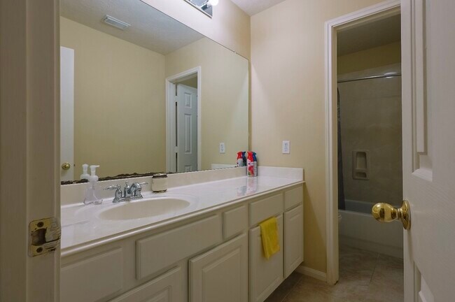 Building Photo - 6723 Green Sage Dr