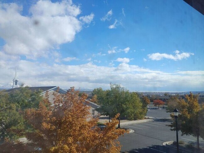 Building Photo - Stunning Saratoga Springs Townhome