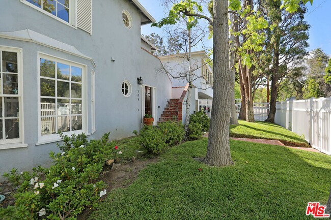 Building Photo - 311 S Church Ln