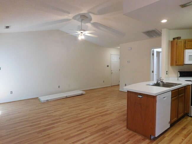 Building Photo - 210 Tobiano Dr