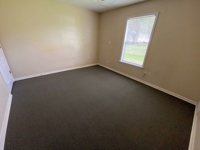 Building Photo - Apartment For Rent Near McNeese State Univ...