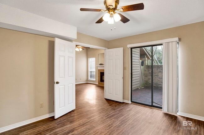 Building Photo - 200 Parma Dr