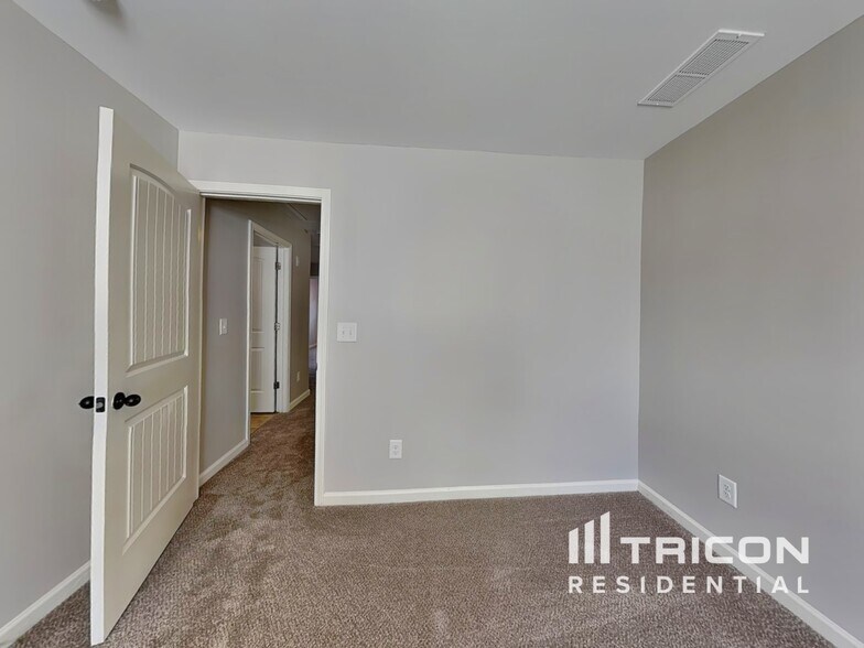 Building Photo - 978 Reddy Farm Ln