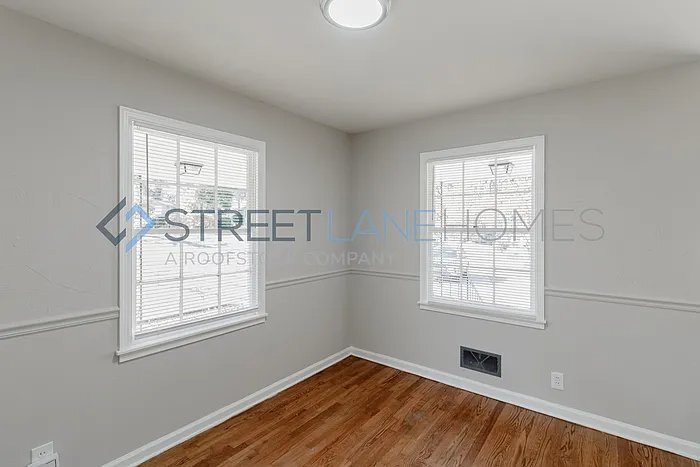 Building Photo - 831 Martinwood Rd