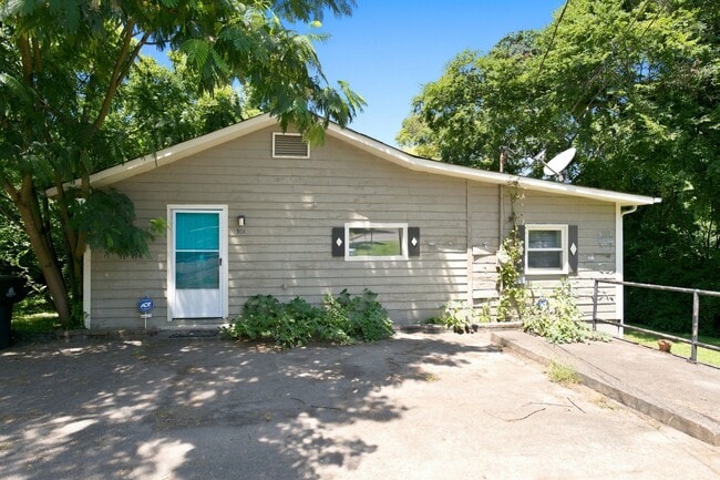 Building Photo - 501 Weakley Ave