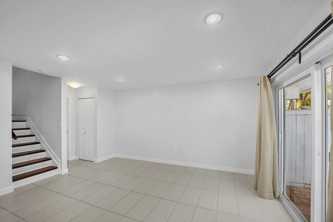 Building Photo - 4550 SW 68th Ct