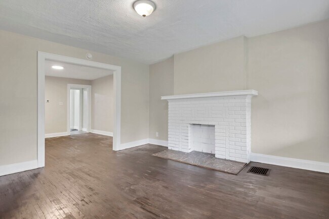 Building Photo - 657-659-659 S Burgess Ave