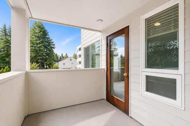 Building Photo - Amazing 2bed/1.5bath Condo Unit with Private Balcony in Meridian Park!