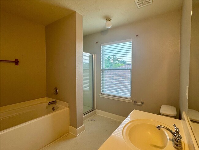 Building Photo - 9910 Farrell Dr