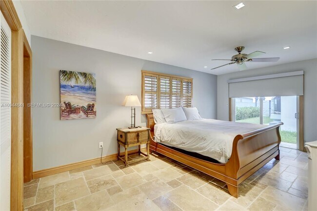 Building Photo - 309 Oak St