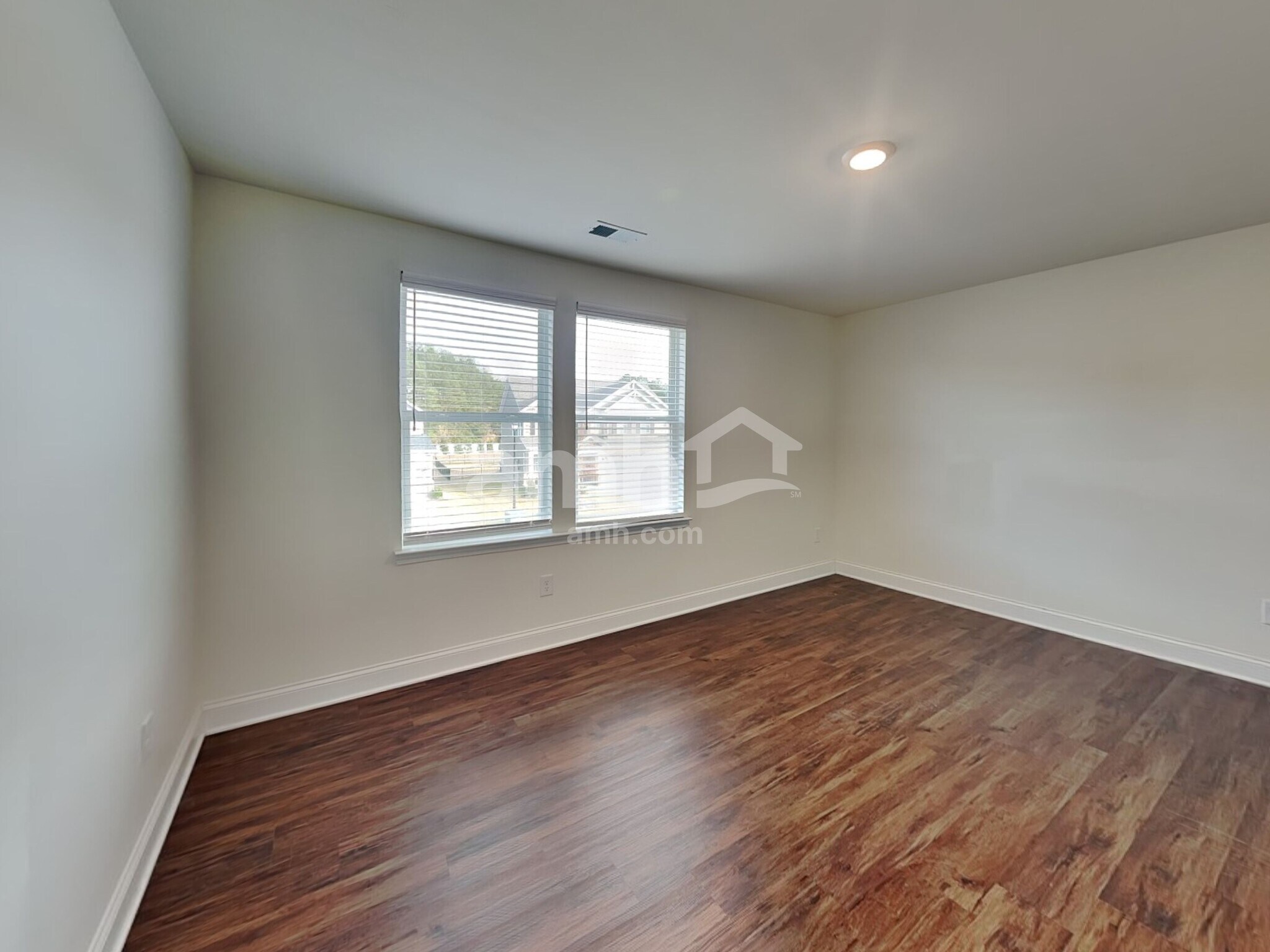 Building Photo - 768 Carnaby Ln