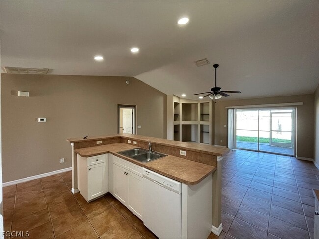 Building Photo - 621 SE 46th Ter