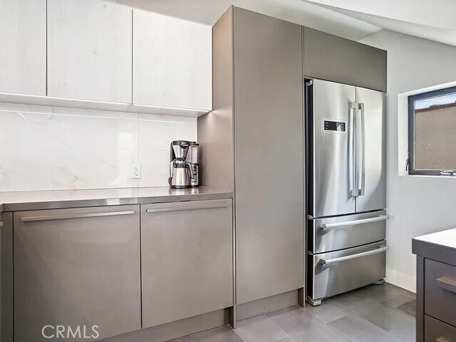 Building Photo - 811 N Detroit St